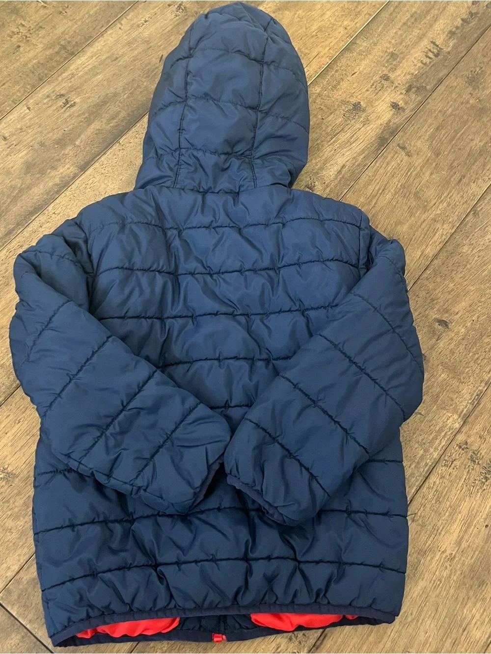 Kids Nike navy blue puffer jacket with red zipper and red Nike swoosh #puffer